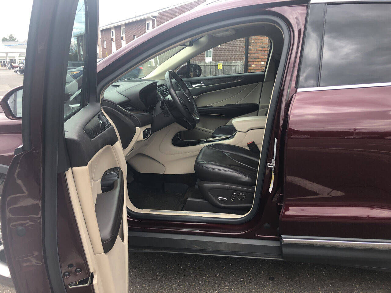 Vehicle image 26 of 46