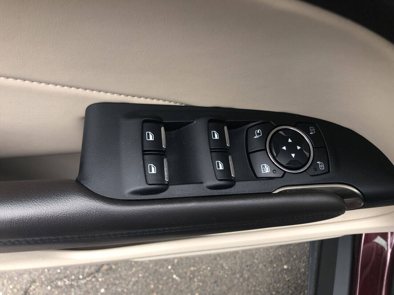 Vehicle image 34 of 46