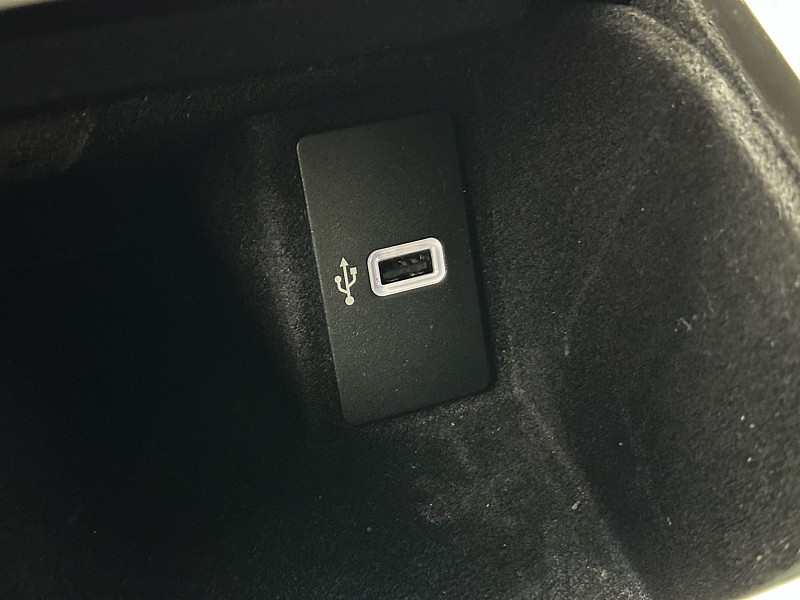 Vehicle image 37 of 42