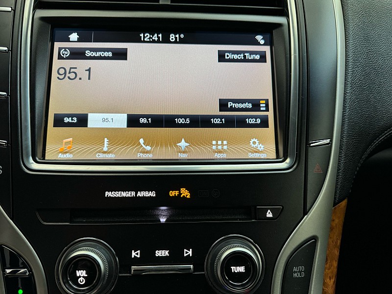Vehicle image 23 of 42