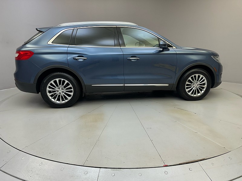 Vehicle image 4 of 42