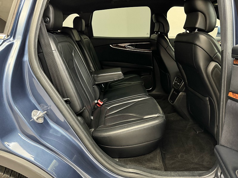 Vehicle image 17 of 42