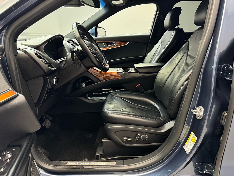 Vehicle image 20 of 42