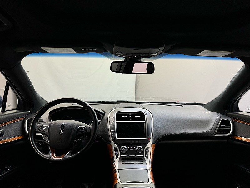 Vehicle image 21 of 42