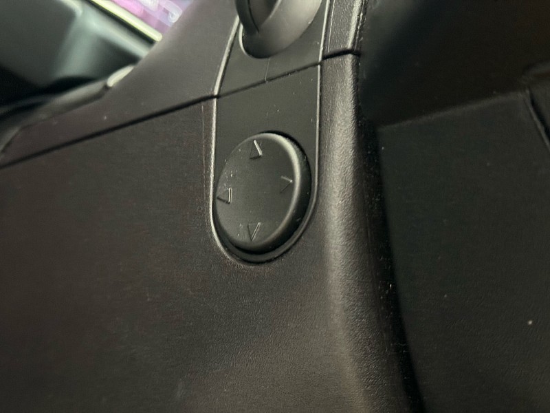 Vehicle image 36 of 42