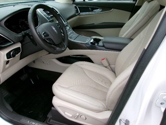 Vehicle image 9 of 10