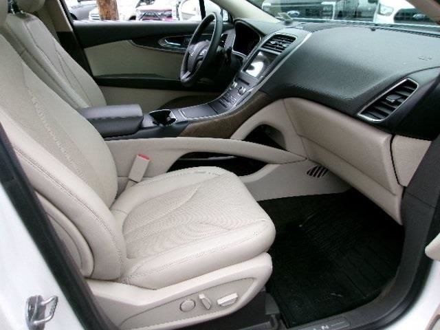 Vehicle image 6 of 10