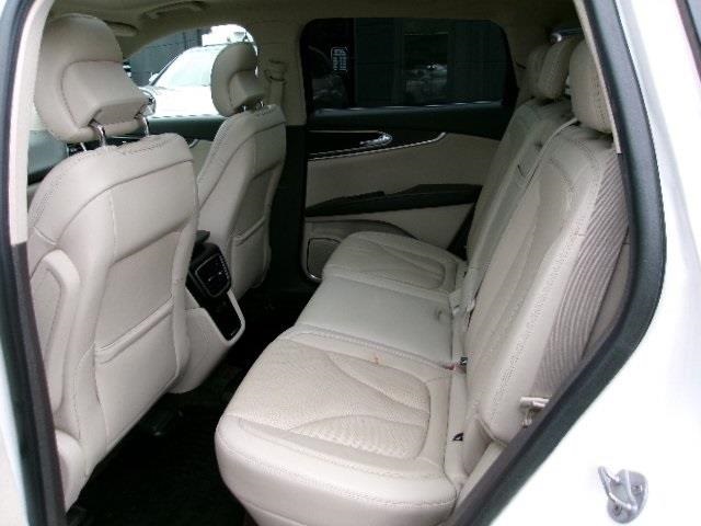 Vehicle image 8 of 10
