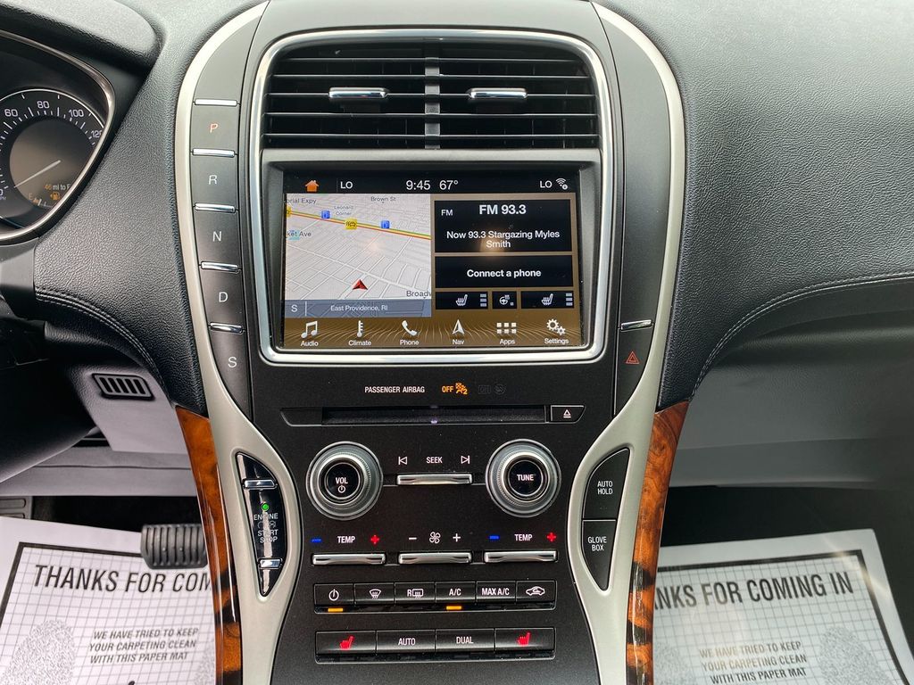 Vehicle image 19 of 30
