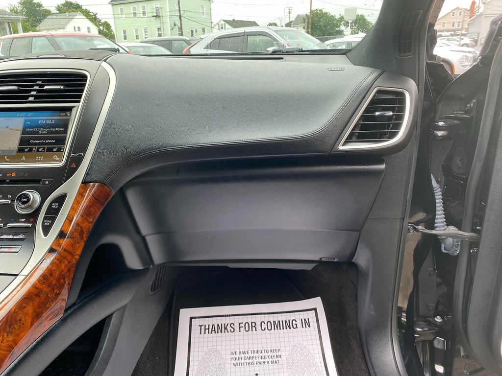 Vehicle image 27 of 30