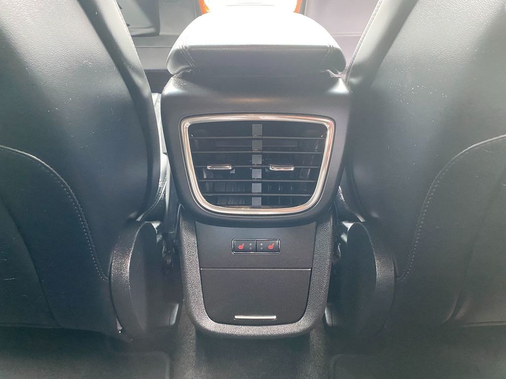 Vehicle image 23 of 30