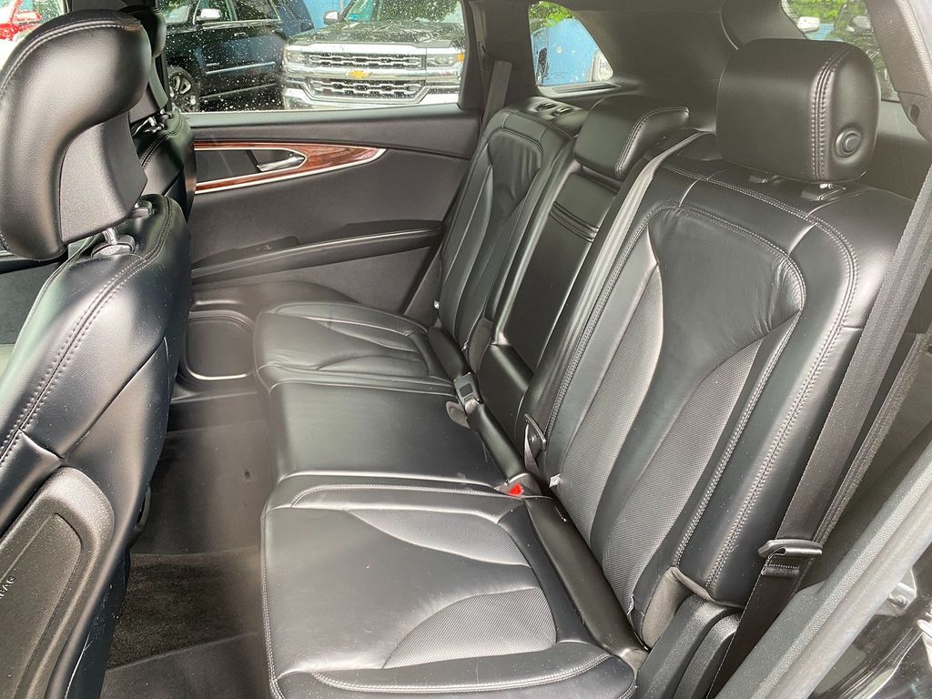 Vehicle image 13 of 30