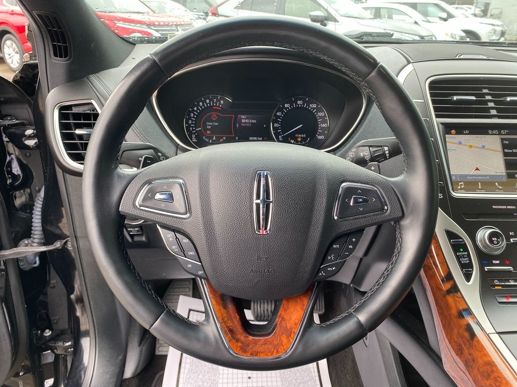 Vehicle image 29 of 30