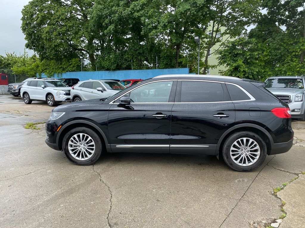 Vehicle image 8 of 30