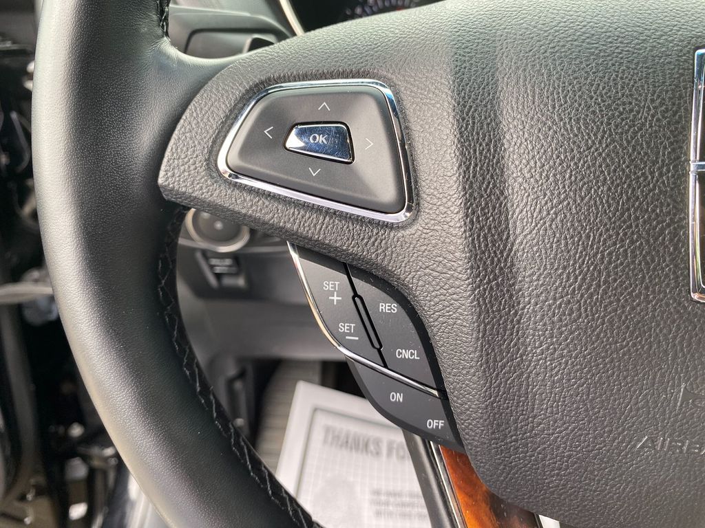 Vehicle image 17 of 30