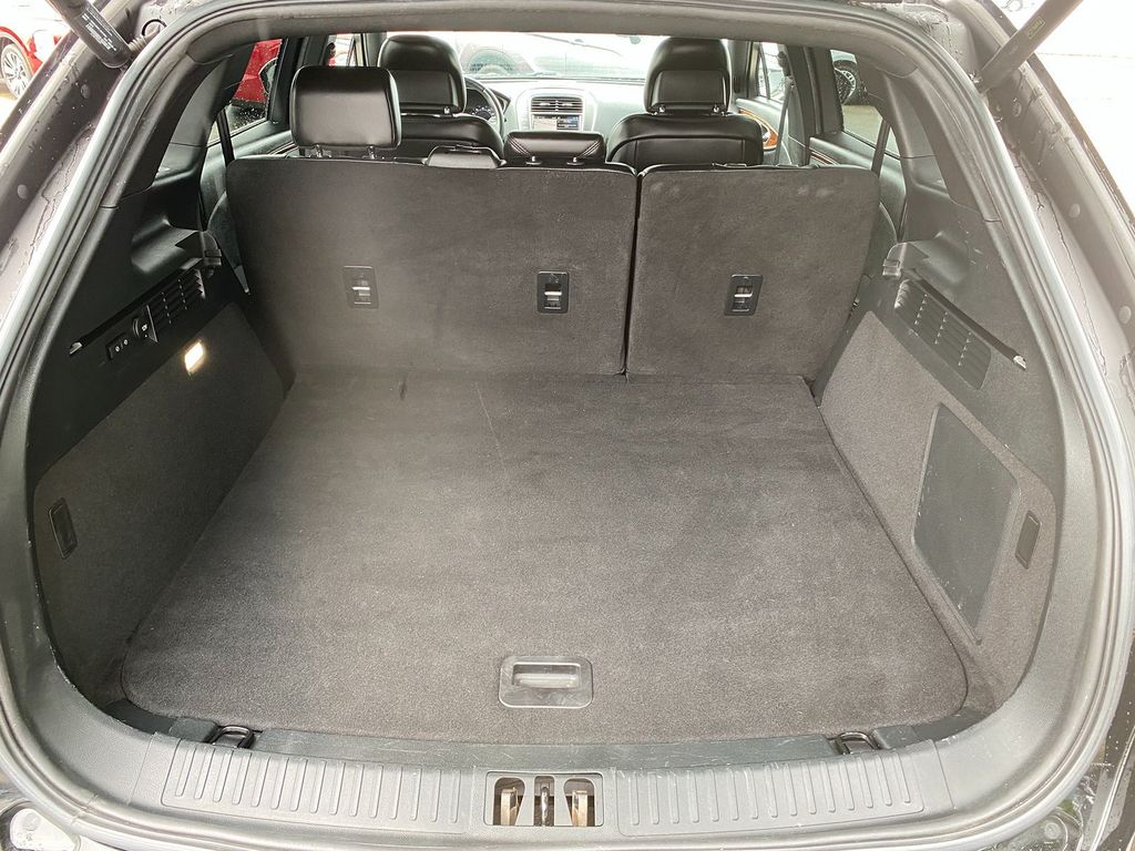 Vehicle image 10 of 30