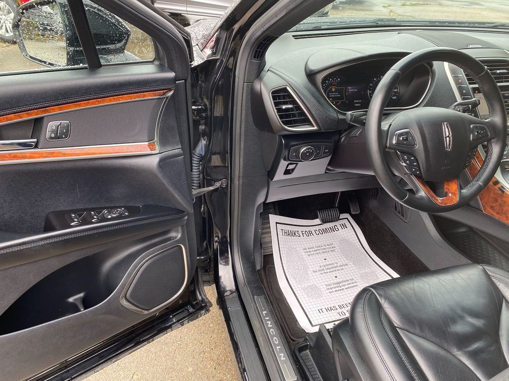 Vehicle image 15 of 30