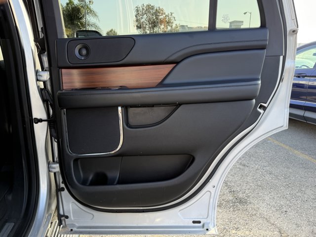 Vehicle image 24 of 27