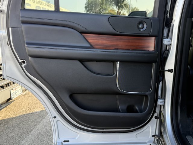 Vehicle image 16 of 27