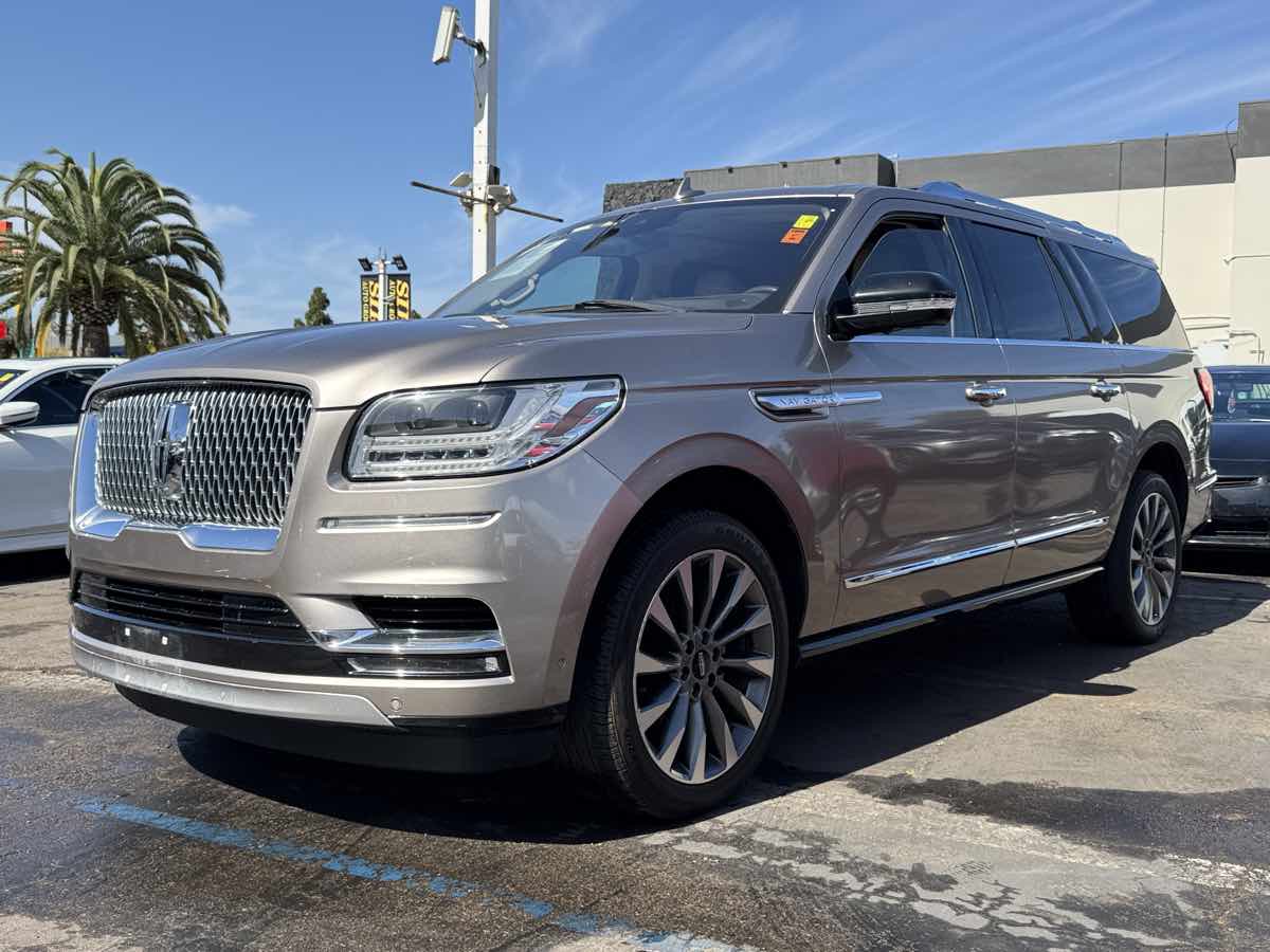 2018 Lincoln Navigator L Select Image 3 of 46