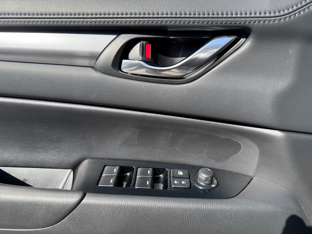 Vehicle image 32 of 46