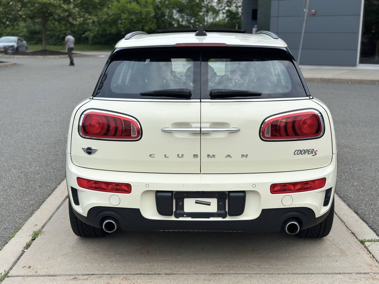 Vehicle image 8 of 60