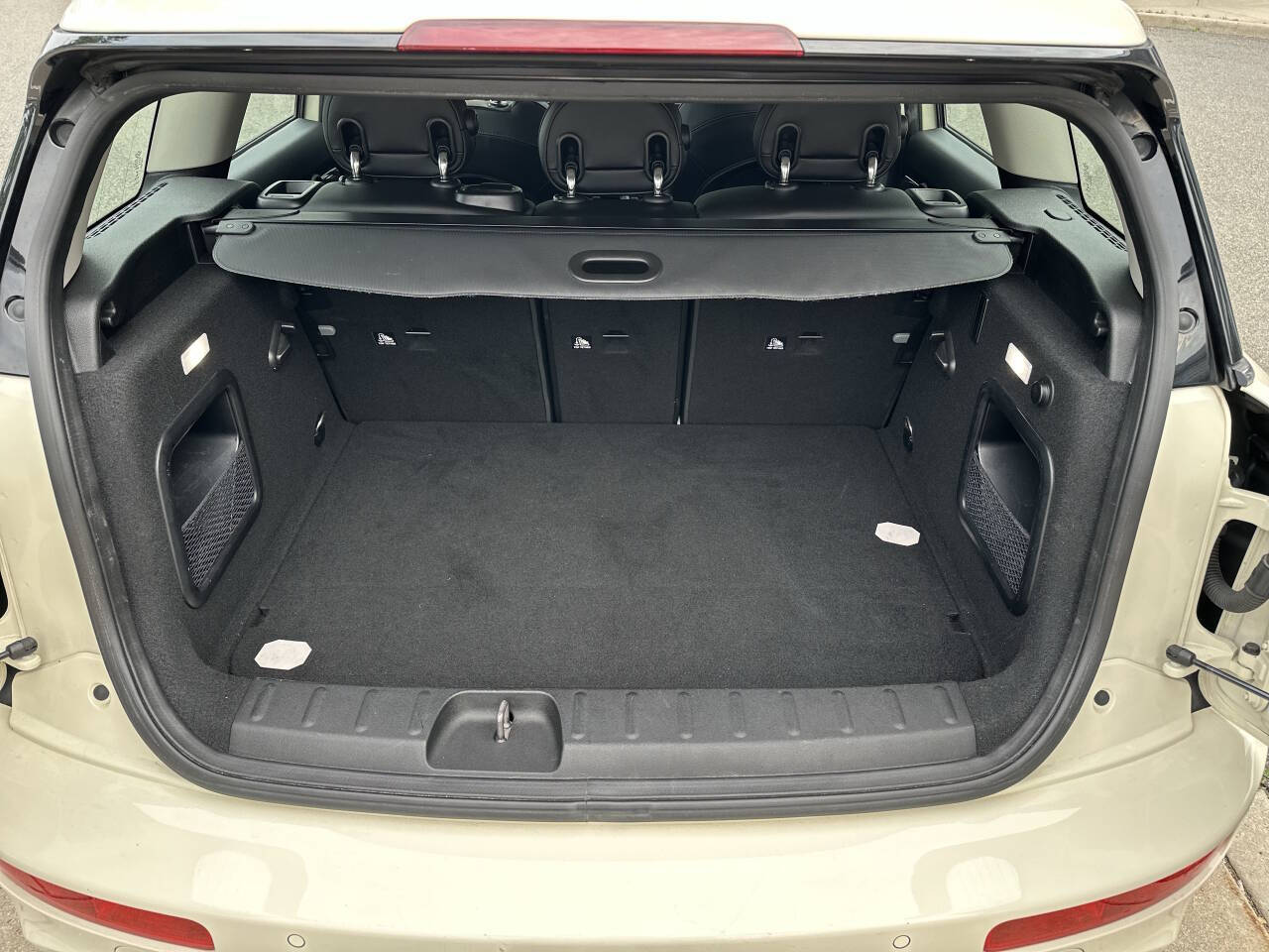 Vehicle image 17 of 60