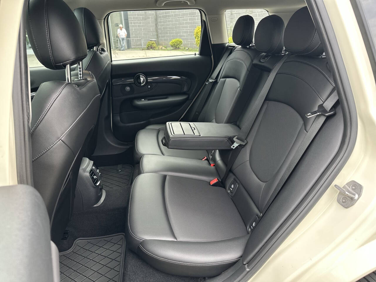 Vehicle image 14 of 60