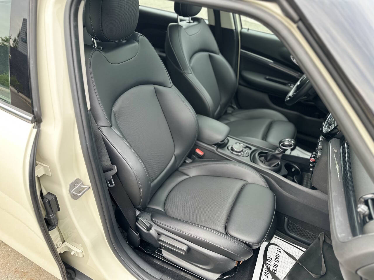 Vehicle image 23 of 60