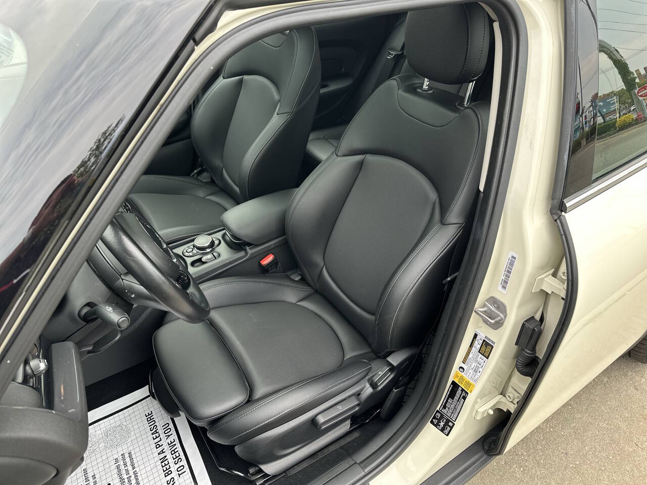 Vehicle image 13 of 60