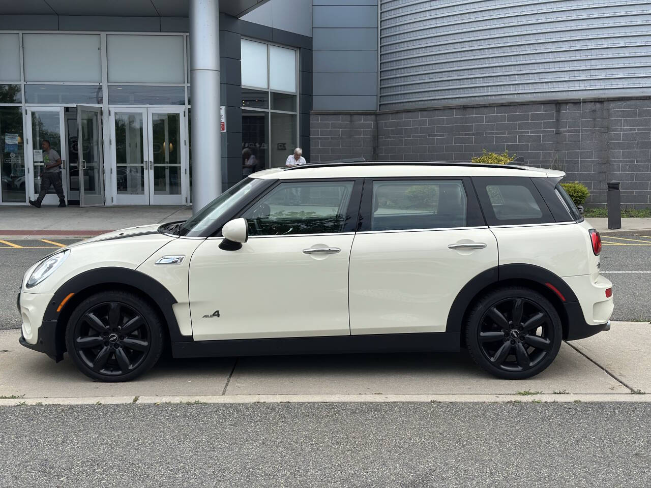 Vehicle image 10 of 60