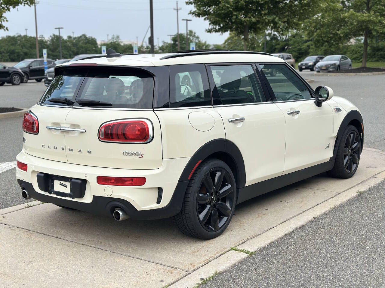 Vehicle image 7 of 60