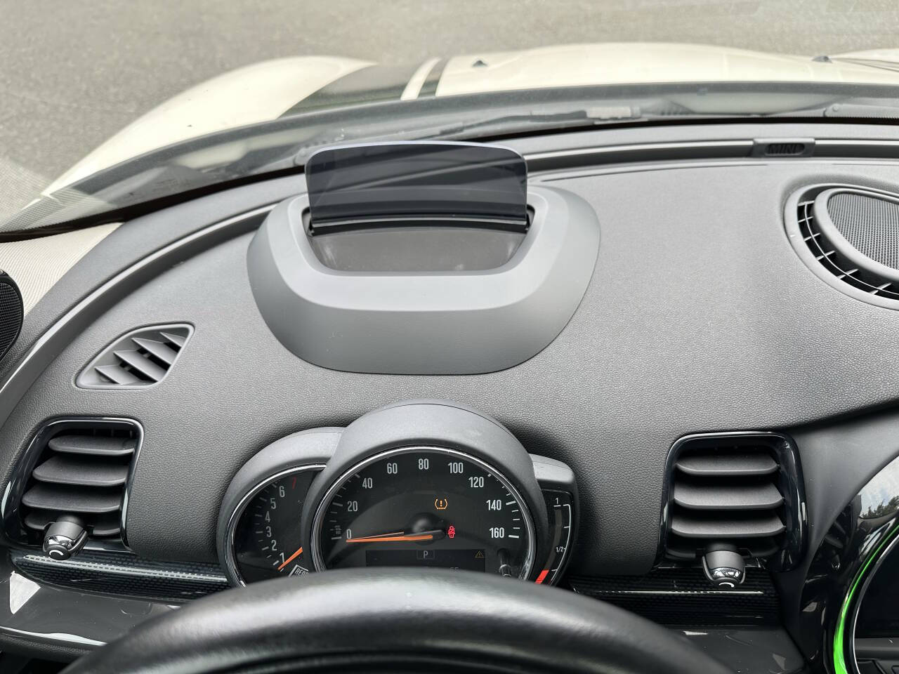 Vehicle image 33 of 60