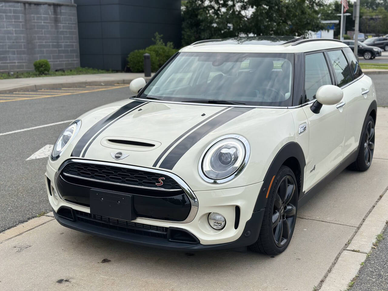 Vehicle image 1 of 60