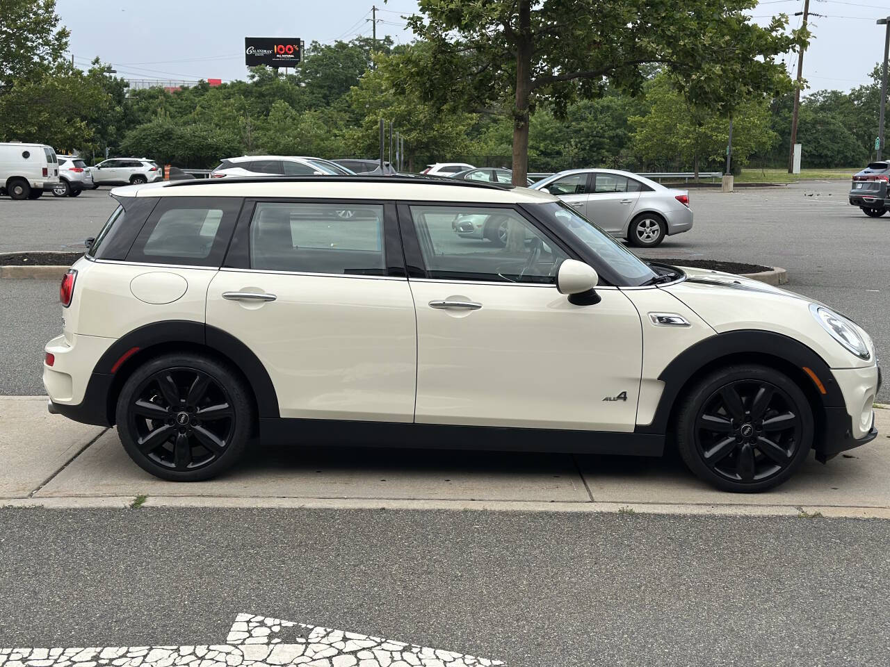 Vehicle image 6 of 60