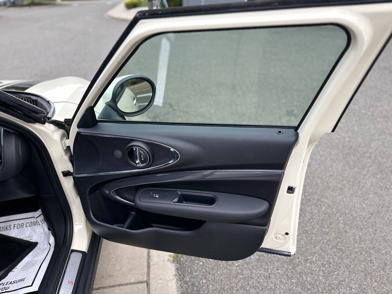Vehicle image 22 of 60