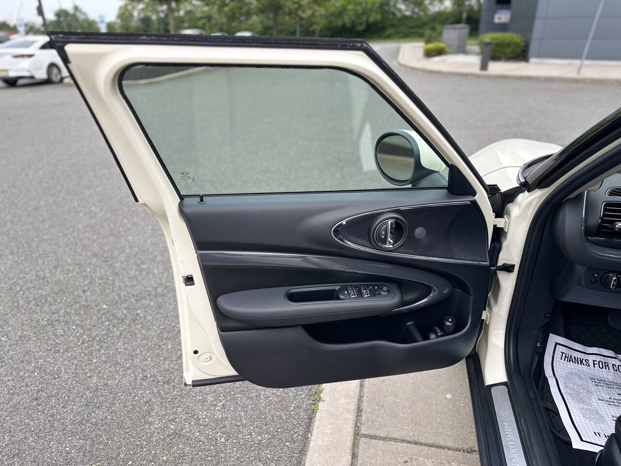 Vehicle image 11 of 60