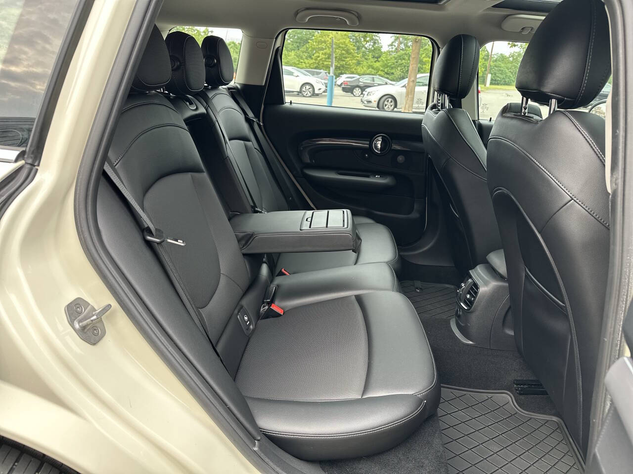Vehicle image 21 of 60