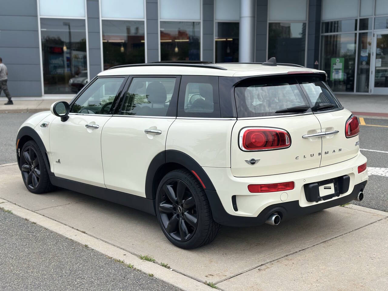 Vehicle image 9 of 60