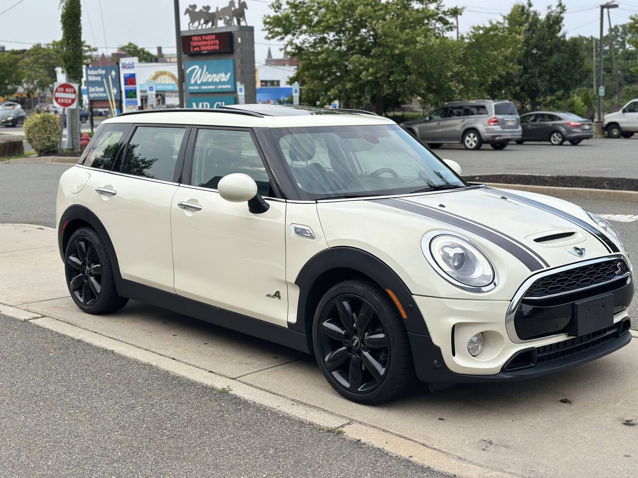 Vehicle image 5 of 60