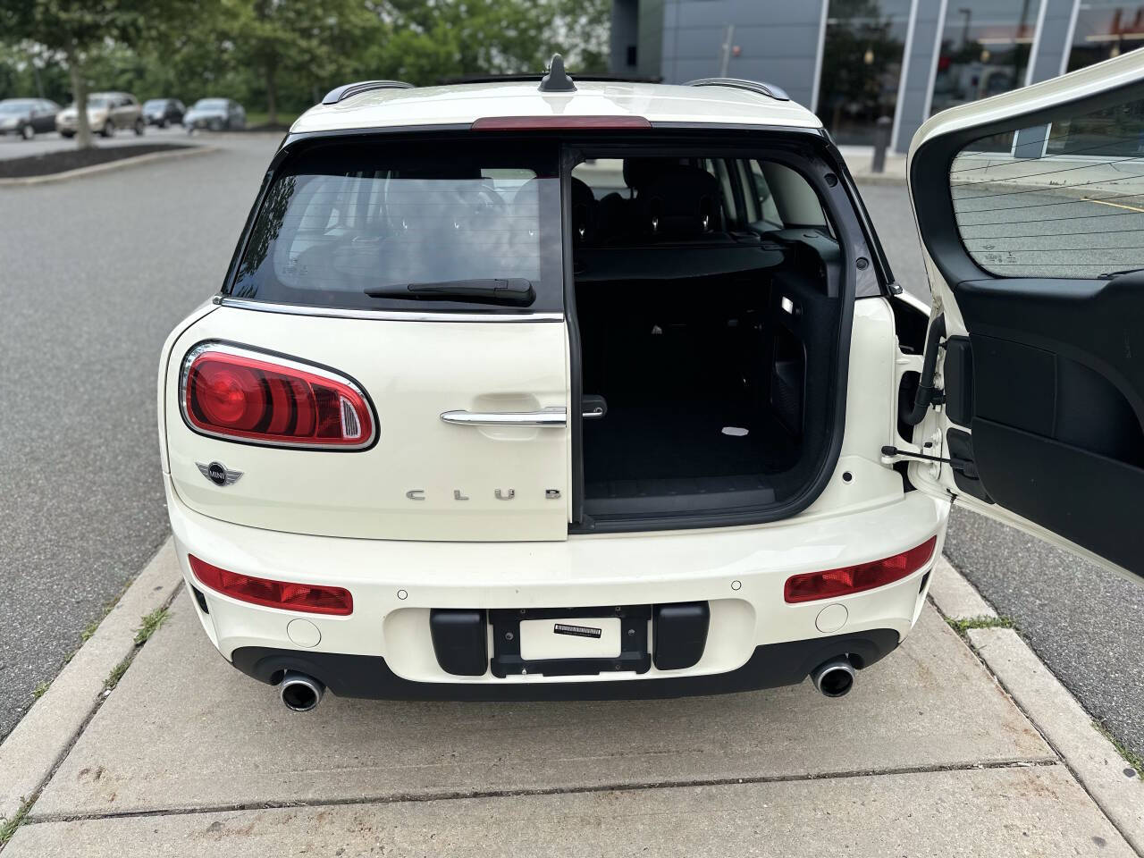 Vehicle image 18 of 60