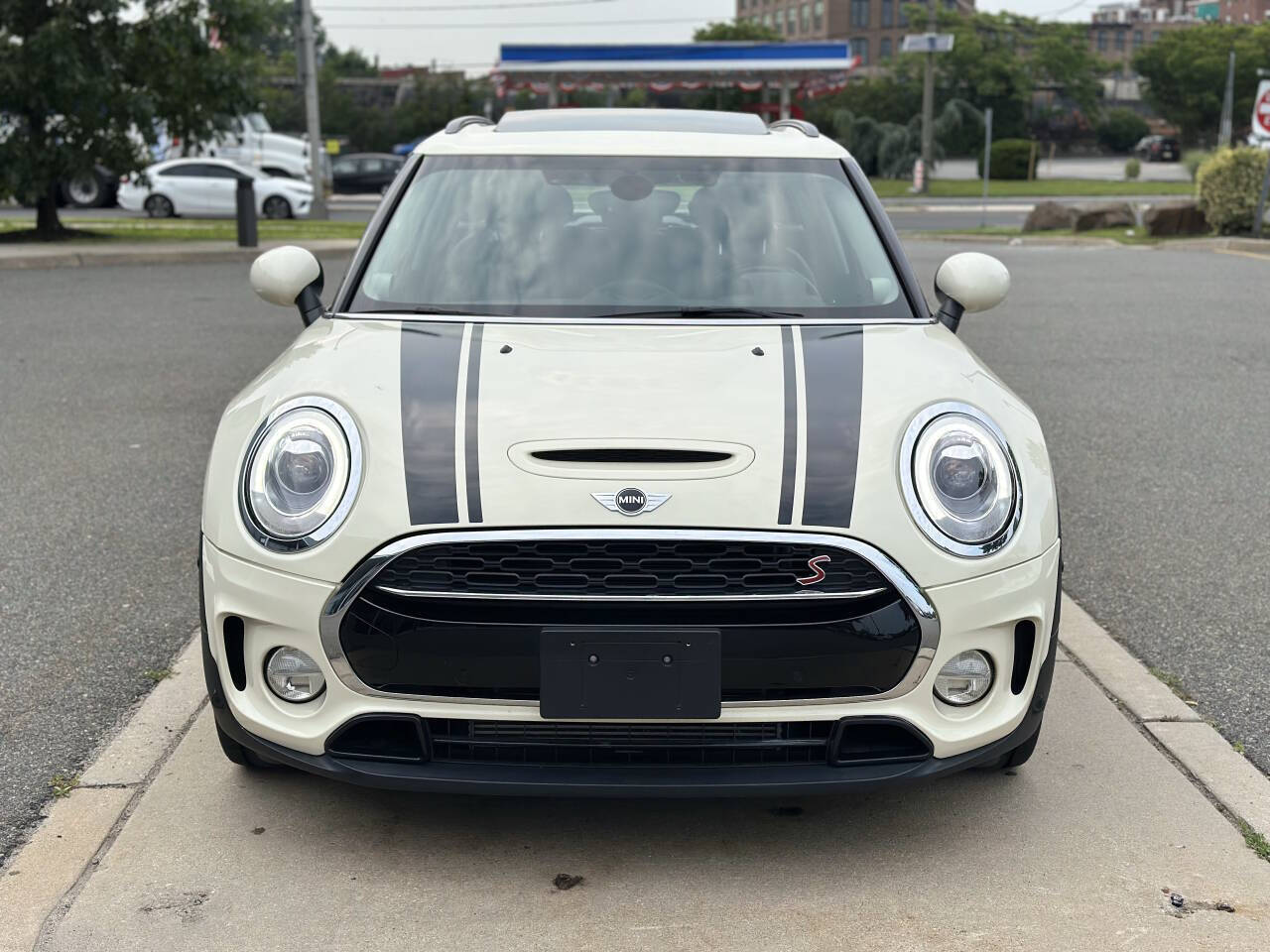 Vehicle image 4 of 60