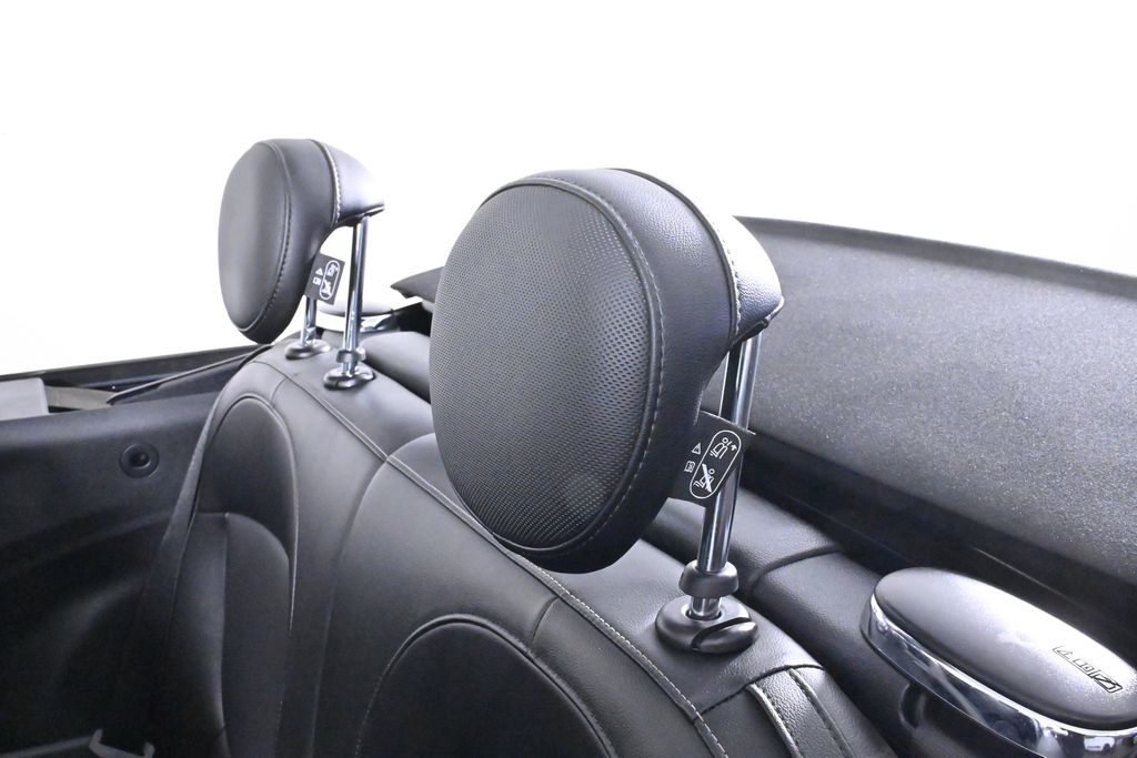 Vehicle image 15 of 33
