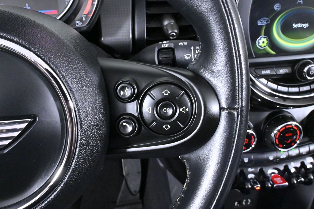 Vehicle image 32 of 33