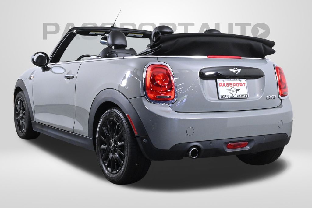 Vehicle image 10 of 33