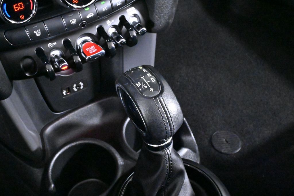 Vehicle image 20 of 33