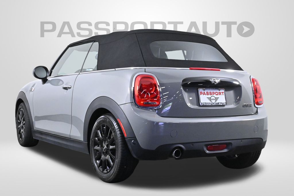 Vehicle image 9 of 33
