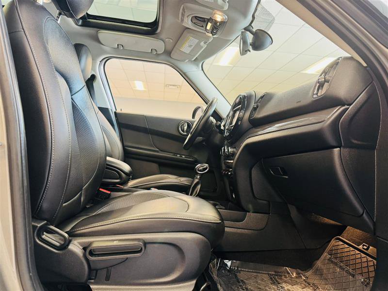 Vehicle image 11 of 28