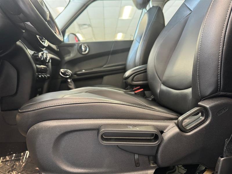 Vehicle image 13 of 28