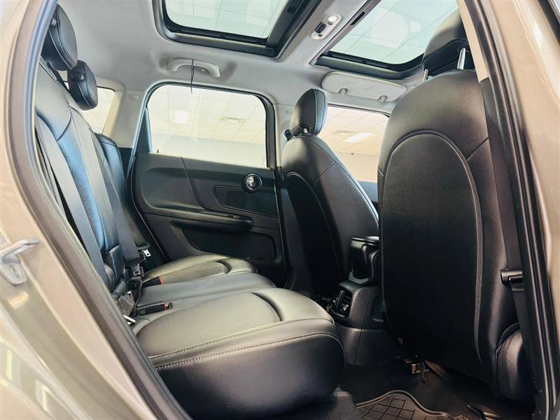 Vehicle image 9 of 28